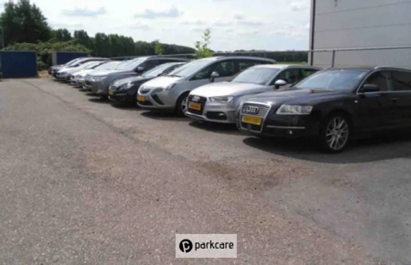 Valetparking-Service Schiphol geparkeerde auto's