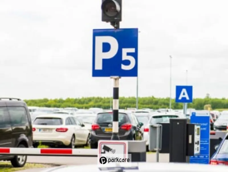 Parking Eindhoven Airport P5 foto 1