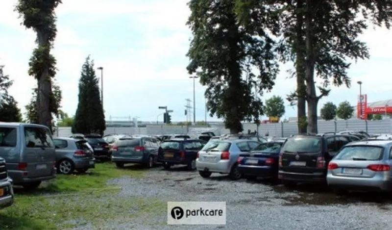 Overzicht parkeerterrein Aeropark Charleroi