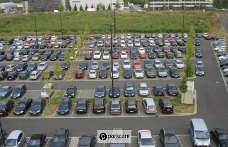 Bovenaanzicht parkeerterrein Cleverparks Düsseldorf